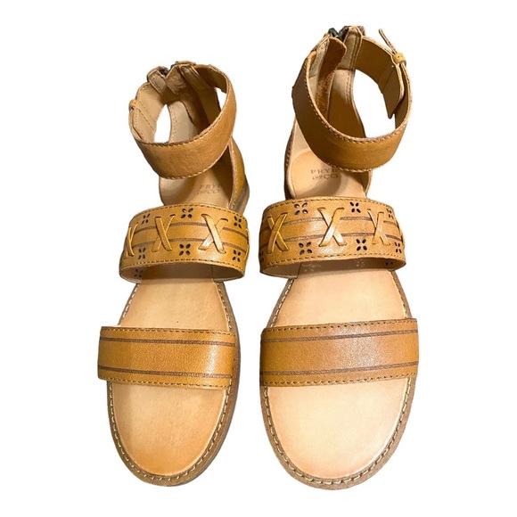 Frye Evie Whipstitch 2 Band Almond Leather Sandal 7.5 M - Picture 1 of 6